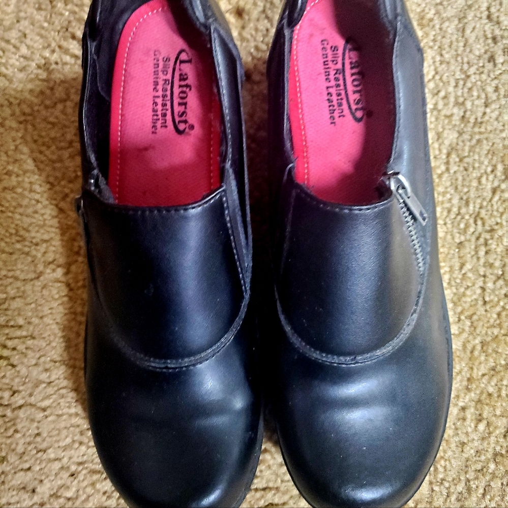 Slip resistant shoes